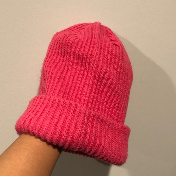 Shawn Mendes The Tour Divided H&M Pink Knit Beanie - Picture 3 of 4